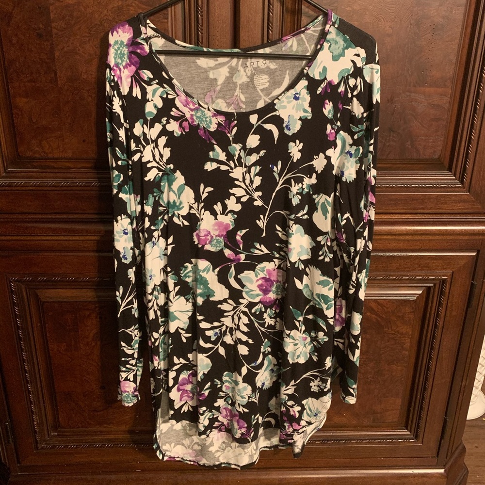 Apt. 9 black floral size large tunic top